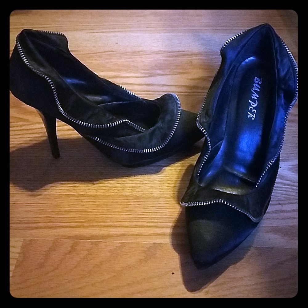 Zipper ruffled heels
